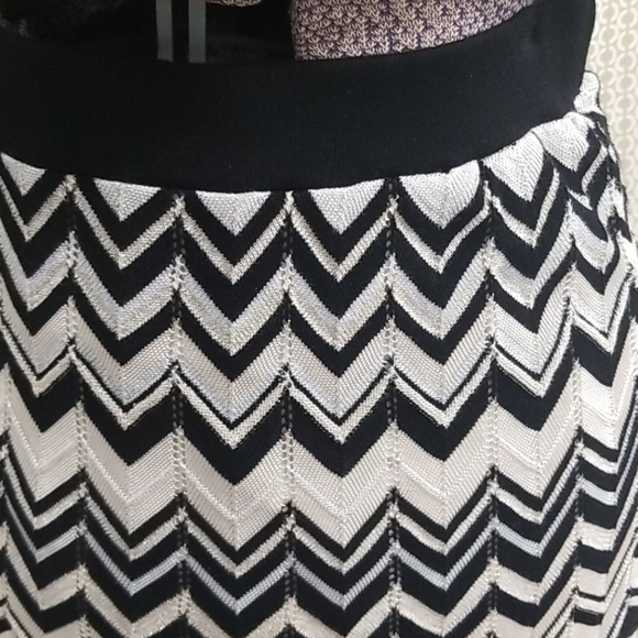 White House Black Market knit skirt - Picture 2 of 5